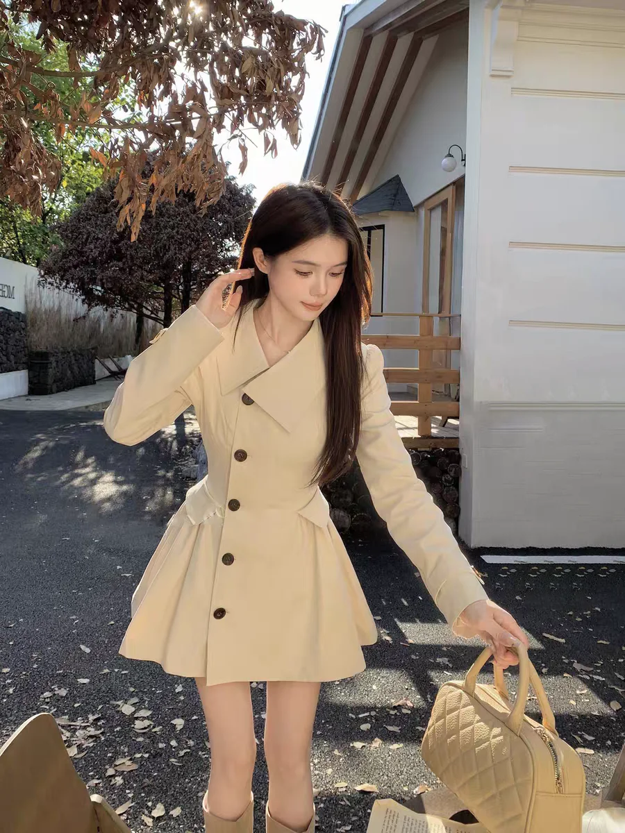 British Style Short Coat Jacket Women's Waist-Cinching Single-Buttoned Windbreaker Outerwear Long Sleeve Commute Fashion
British Style Short Coat Jacket Women's Waist-Cinching Single-Buttoned Windbreaker Outerwear Long Sleeve Commute Fashion