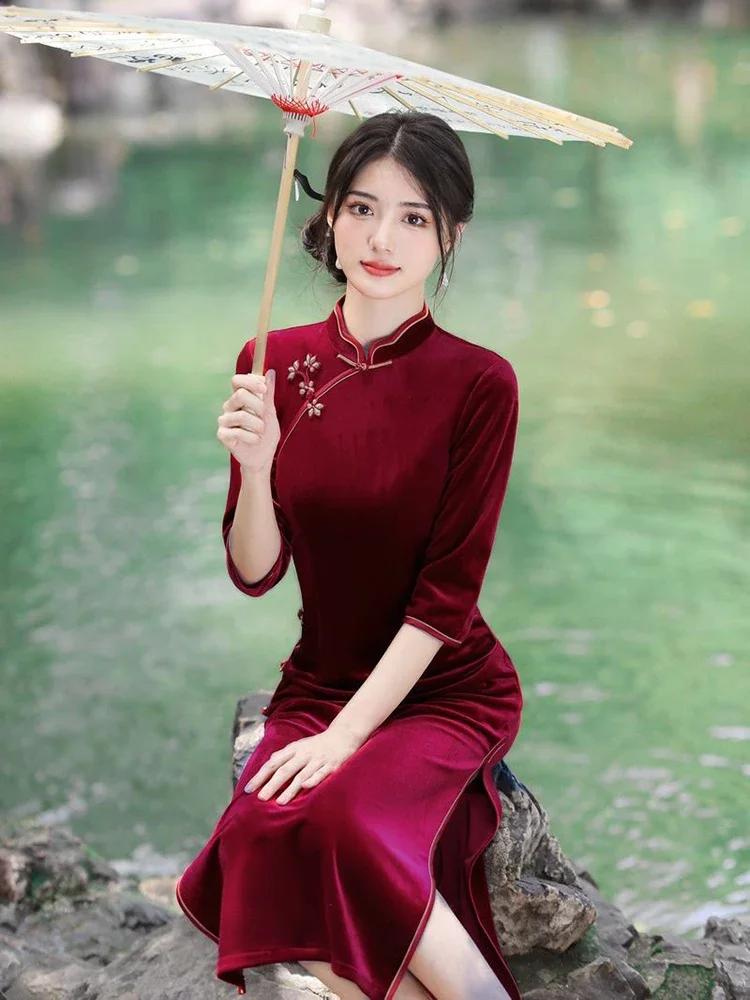 Yourqipao весеннее длинное черное однотонное золотое бархатное платье Cheongsam в стиле ретро, элегантное вечернее платье Ципао в китайском стиле для женщин
Yourqipao весеннее длинное черное однотонное золотое бархатное платье Cheongsam в стиле ретро, элегантное вечернее платье Ципао в китайском стиле для женщин