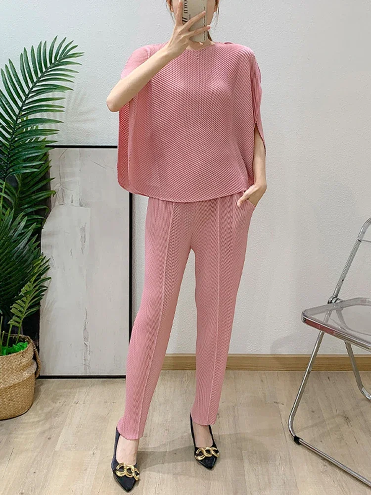 Fashion Loose Large Size Short Sleeve Top and Trousers Two Piece Set Irregular Solid Colour Pleated Pants Set Women 2025 Summer
Fashion Loose Large Size Short Sleeve Top and Trousers Two Piece Set Irregular Solid Colour Pleated Pants Set Women 2025 Summer