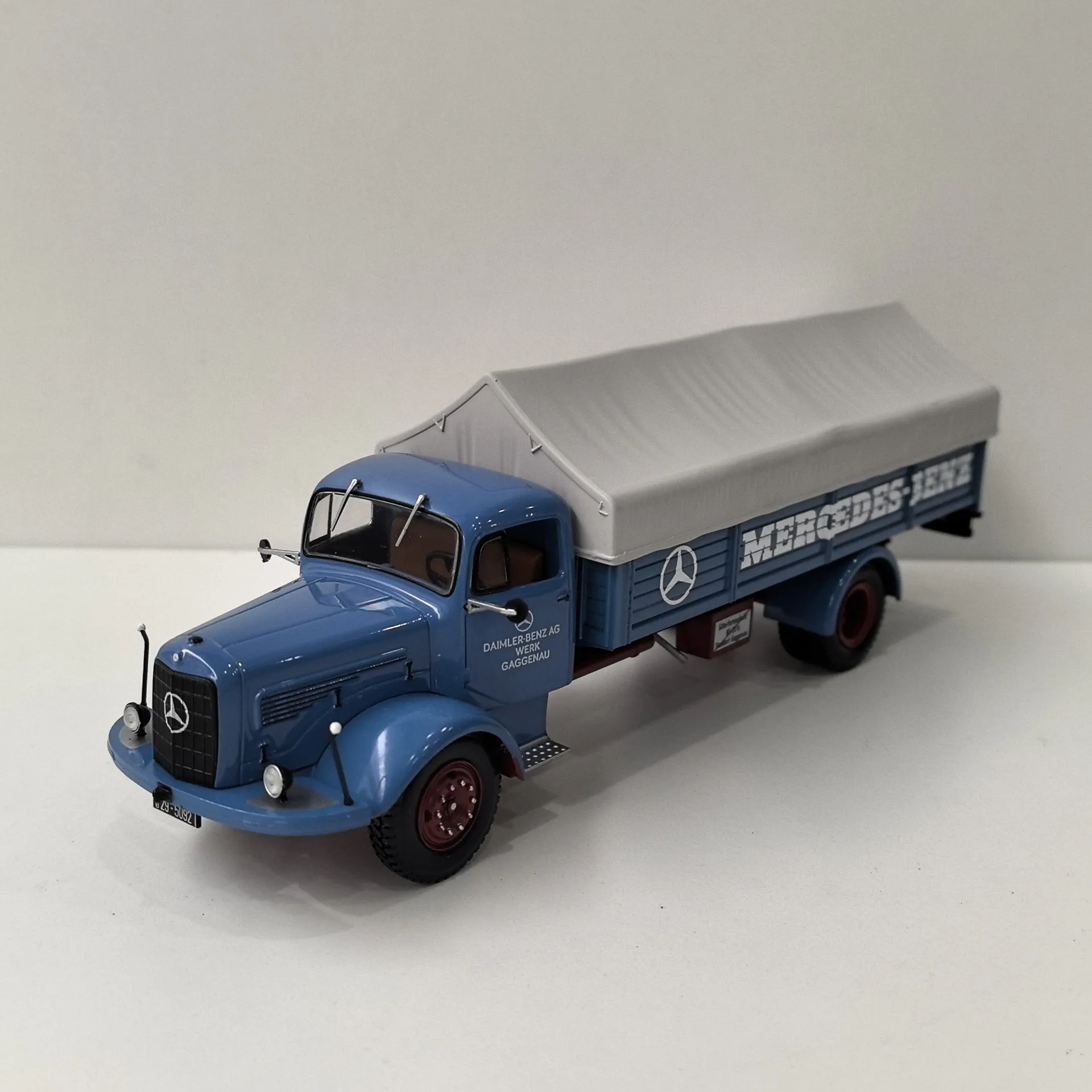 Diecast IXO 1/43 Scale BENZ L-325 Transport Truck Alloy Car Model Collectible Toy Gift Souvenir Display Ornament
Diecast IXO 1/43 Scale BENZ L-325 Transport Truck Alloy Car Model Collectible Toy Gift Souvenir Display Ornament