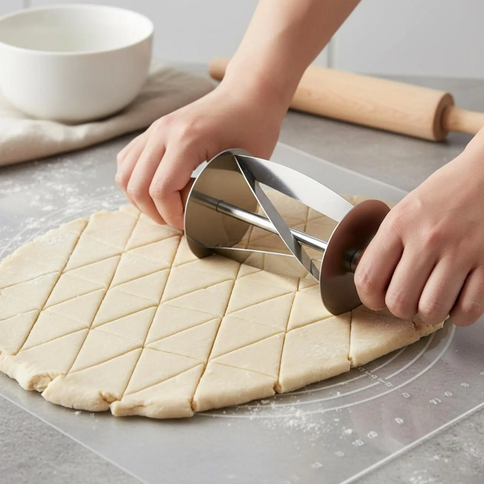 Croissant Cutter Cutter Food-Grade Material Croissant Cutter Triangle Pastry Cutter Labor-Saving Baking Supply Easy to Clean
Croissant Cutter Cutter Food-Grade Material Croissant Cutter Triangle Pastry Cutter Labor-Saving Baking Supply Easy to Clean
