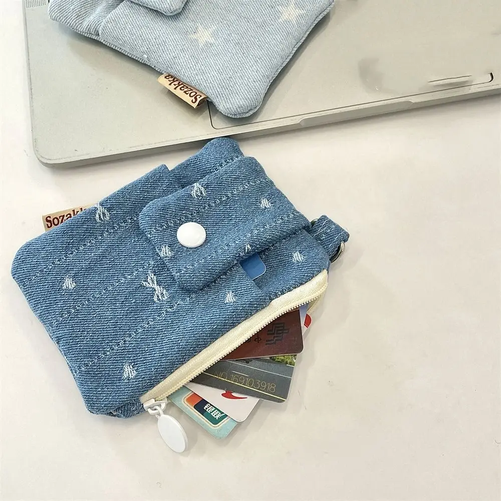 Ins парусиновый джинсовый кошелек для монет с бантом в корейском стиле, мини-кошелек для наличных, портативный тканевый кошелек-конверт со звездами, уличные кошельки
Ins парусиновый джинсовый кошелек для монет с бантом в корейском стиле, мини-кошелек для наличных, портативный тканевый кошелек-конверт со звездами, уличные кошельки