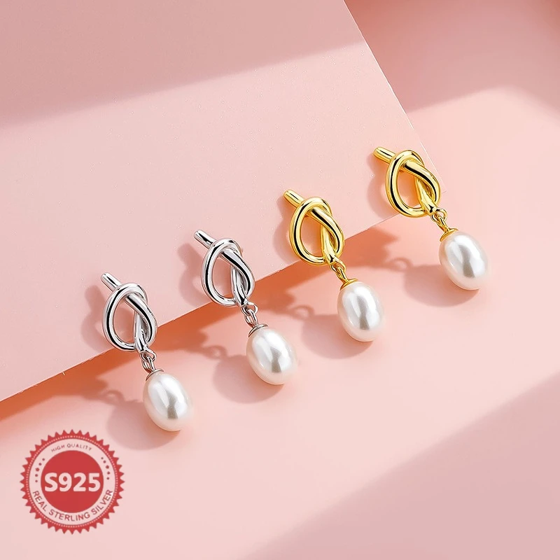 Новые женские серьги-гвоздики из стерлингового серебра 925 пробы с жемчужным узлом, роскошные и модные украшения для ушей с уникальным и элегантным дизайном
Новые женские серьги-гвоздики из стерлингового серебра 925 пробы с жемчужным узлом, роскошные и модные украшения для ушей с уникальным и элегантным дизайном