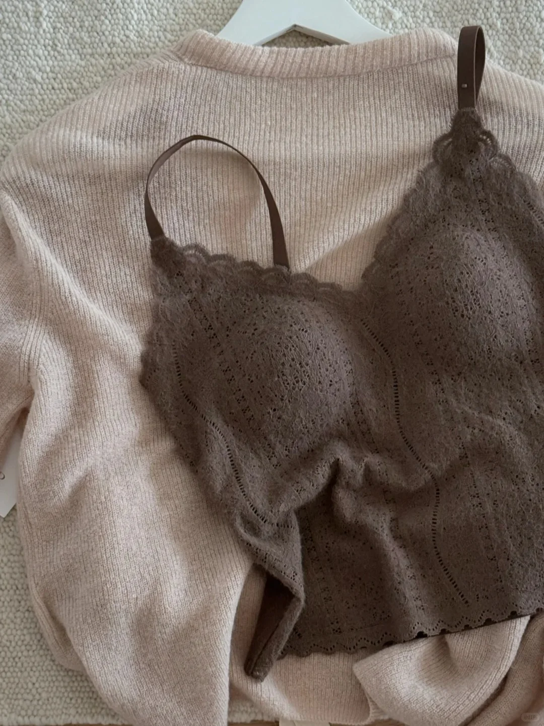 Sexy Lace Brushed Seamless One-Piece Vest with Chest Pad No Bra Needed Base Layer Can Be Worn Outerwear Nylon Color
Sexy Lace Brushed Seamless One-Piece Vest with Chest Pad No Bra Needed Base Layer Can Be Worn Outerwear Nylon Color