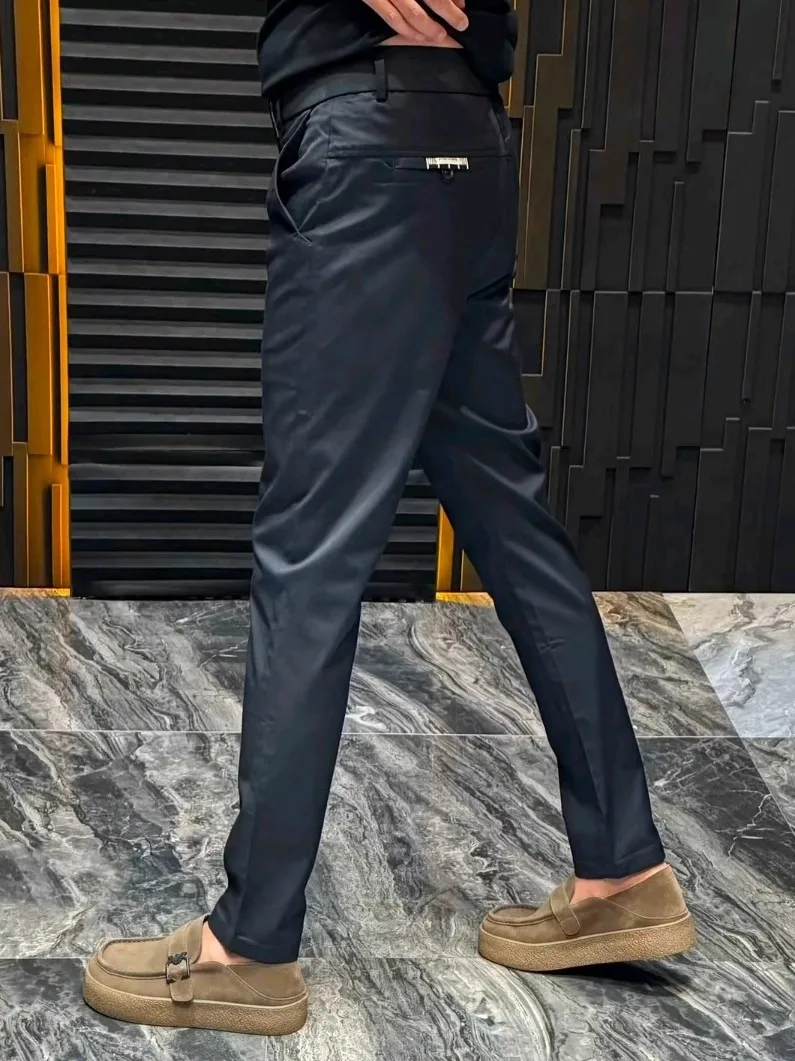 Высококачественные стильные деловые повседневные брюки: комфортные, для осени и зимы, новинка, элегантные, прямые, с деталями.
Высококачественные стильные деловые повседневные брюки: комфортные, для осени и зимы, новинка, элегантные, прямые, с деталями.