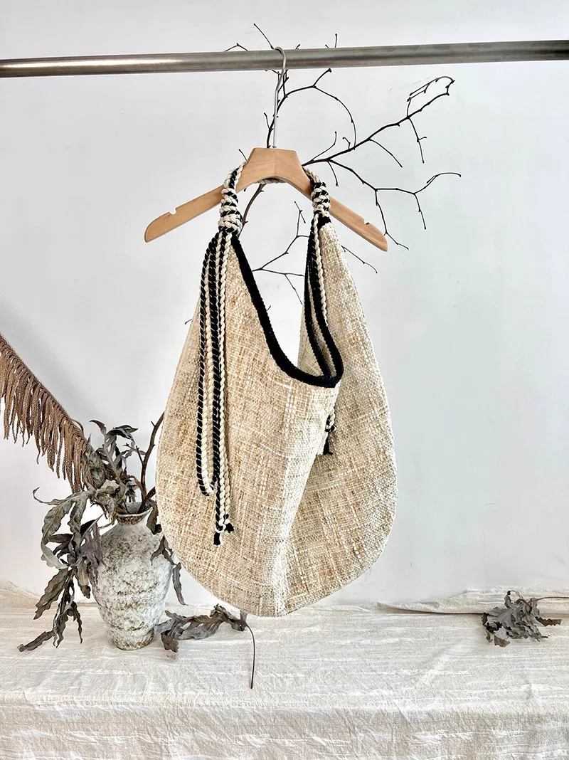 Fashion Designer Style Casual Weave Shoulder Bags Large Capacity Sense of Luxury Grace Tote Bags for Women
Fashion Designer Style Casual Weave Shoulder Bags Large Capacity Sense of Luxury Grace Tote Bags for Women