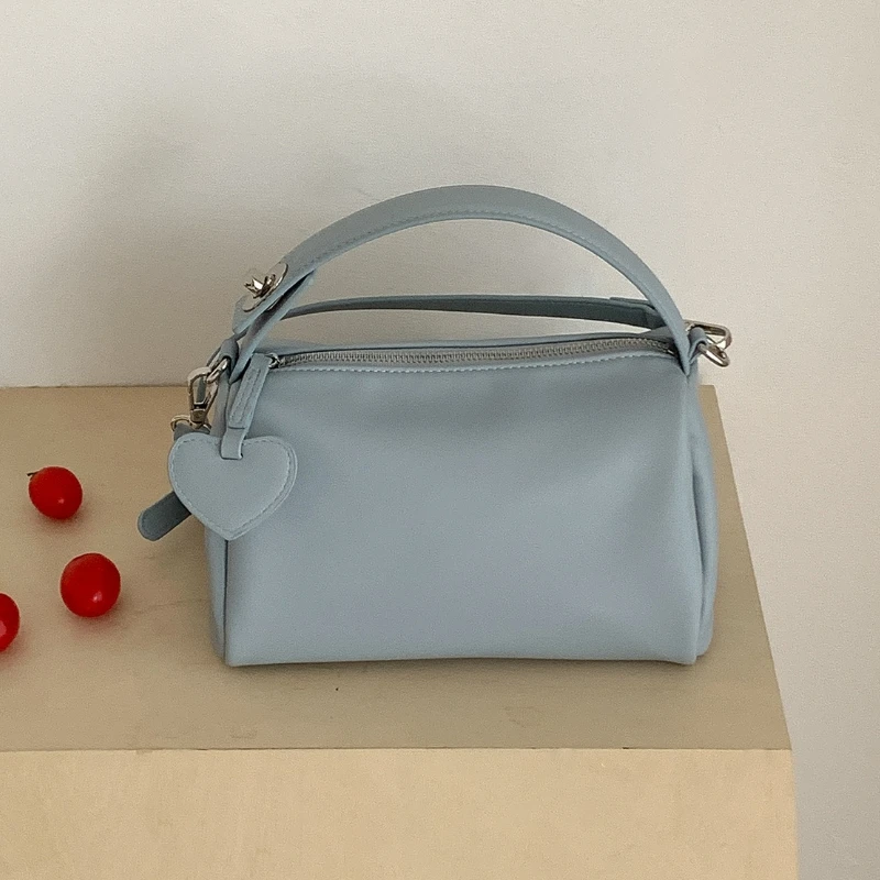 Solid Color Soft Pu Leather Boston Bag for Women 2026 Summer New Pillow Shoulder Crossbody Bag Casual Versatile Female Bag
Solid Color Soft Pu Leather Boston Bag for Women 2026 Summer New Pillow Shoulder Crossbody Bag Casual Versatile Female Bag