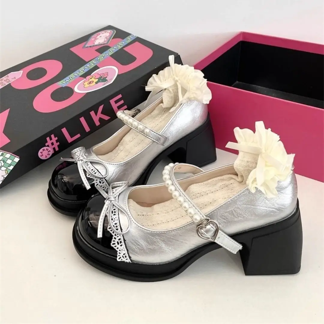 Retro Silver Mary Jane Shoes Women's Thick Heel Chunky Heels Spring New Style Matching Skirts Small Leather Shoes High Heels
Retro Silver Mary Jane Shoes Women's Thick Heel Chunky Heels Spring New Style Matching Skirts Small Leather Shoes High Heels
