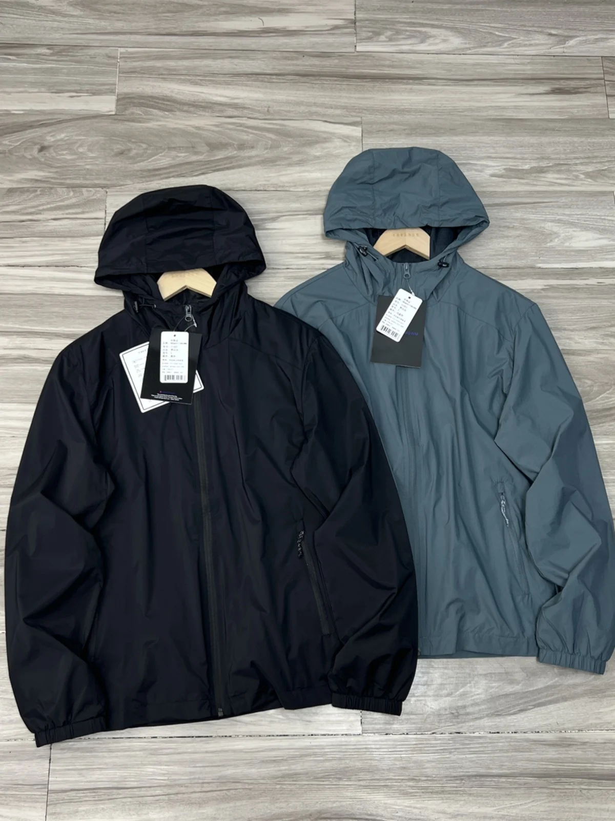 Мужская нейлоновая куртка LULU: ветрозащитная, двухслойная, с капюшоном, на молнии, с декоративными элементами, приталенного кроя, в городском стиле
Мужская нейлоновая куртка LULU: ветрозащитная, двухслойная, с капюшоном, на молнии, с декоративными элементами, приталенного кроя, в городском стиле