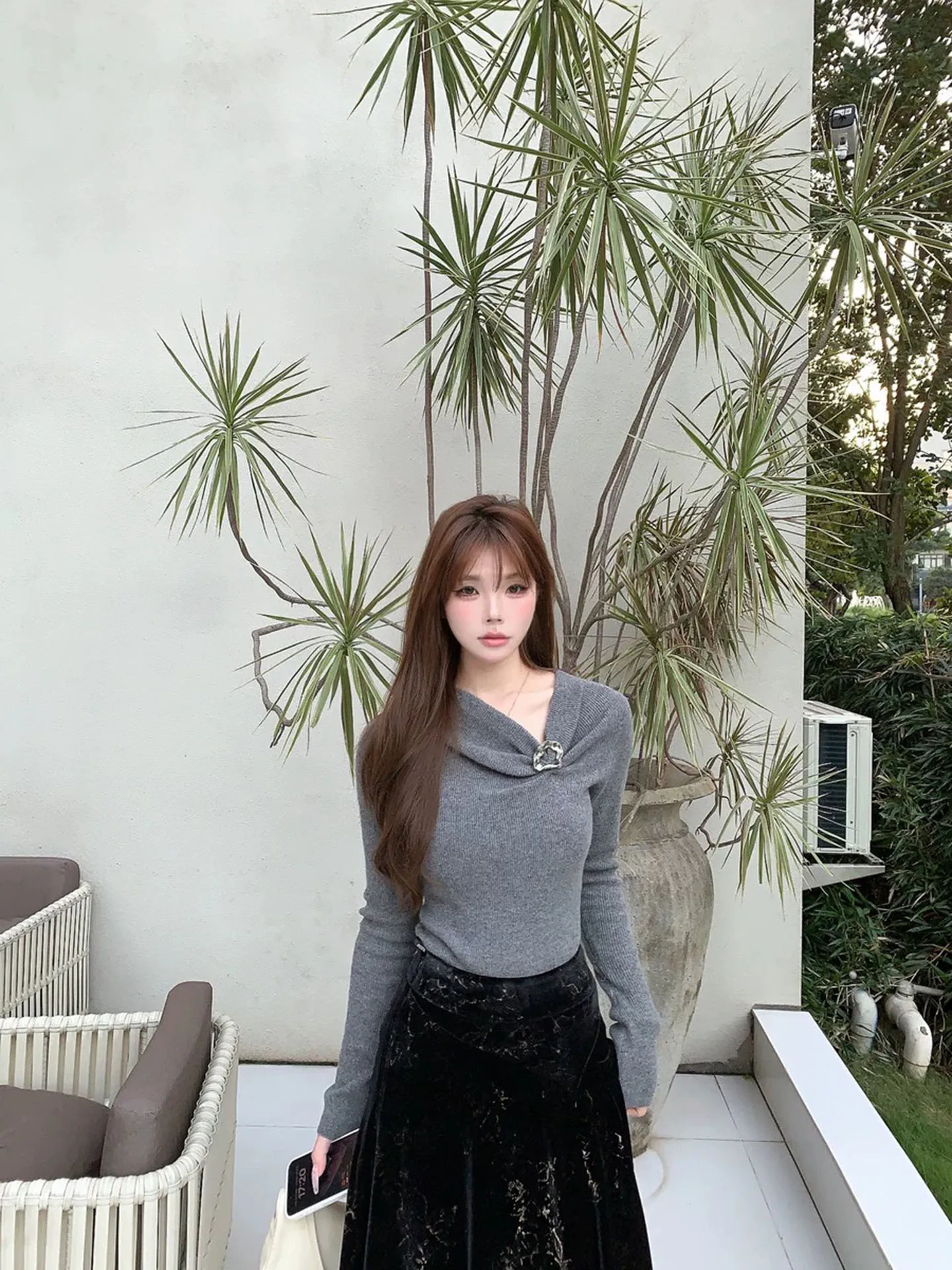 Lightweight Woolen Knitted Sweater with Metal Decoration Slim Fit Casual Style Long Sleeve Neckline Pleated Design
Lightweight Woolen Knitted Sweater with Metal Decoration Slim Fit Casual Style Long Sleeve Neckline Pleated Design