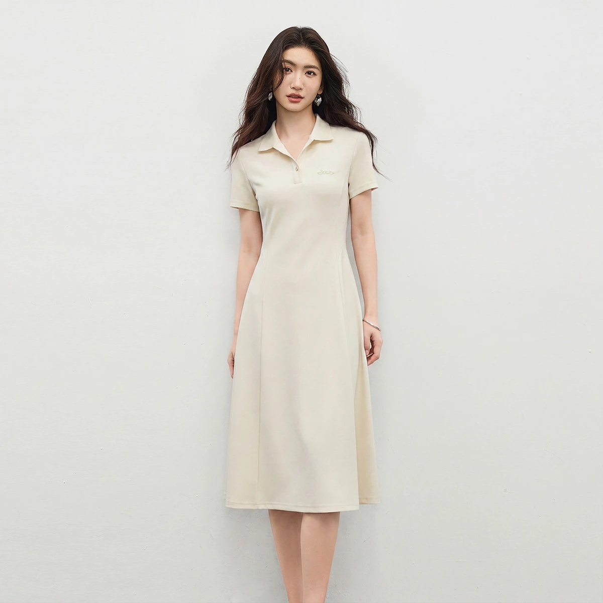 SENTUBILA Women's Polo Collar A Line Dress 2026 Summer Letter Embroidery Slim Waist Simple Office Short Sleeve Dress 152L59055
SENTUBILA Women's Polo Collar A Line Dress 2026 Summer Letter Embroidery Slim Waist Simple Office Short Sleeve Dress 152L59055