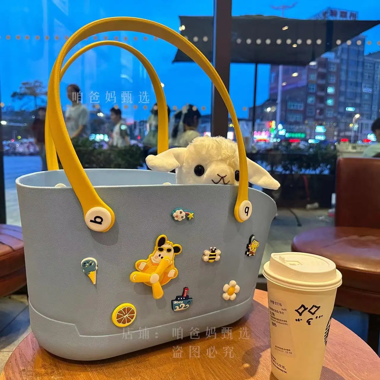 【 Multi color selection 】 Pet cat dog bag handbag, beach camping breathable portable outdoor waterproof bag, 2025 fashion bag
【 Multi color selection 】 Pet cat dog bag handbag, beach camping breathable portable outdoor waterproof bag, 2025 fashion bag
