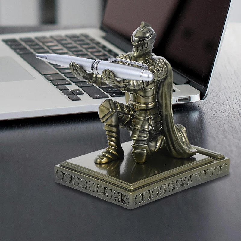 Retro Soldier Pen Stand Knight Pencil Holder Statue Desk Office Classroom Accessories Resin Stable Base
Retro Soldier Pen Stand Knight Pencil Holder Statue Desk Office Classroom Accessories Resin Stable Base