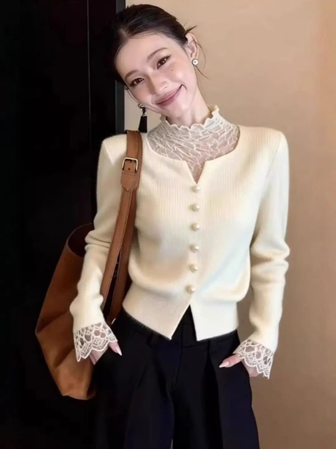 Lace Splice Knitted Sweater in Beige for Women Spring Autumn Fashion Elegant Lady Style Korean Loose Fit Long Sleeve
Lace Splice Knitted Sweater in Beige for Women Spring Autumn Fashion Elegant Lady Style Korean Loose Fit Long Sleeve
