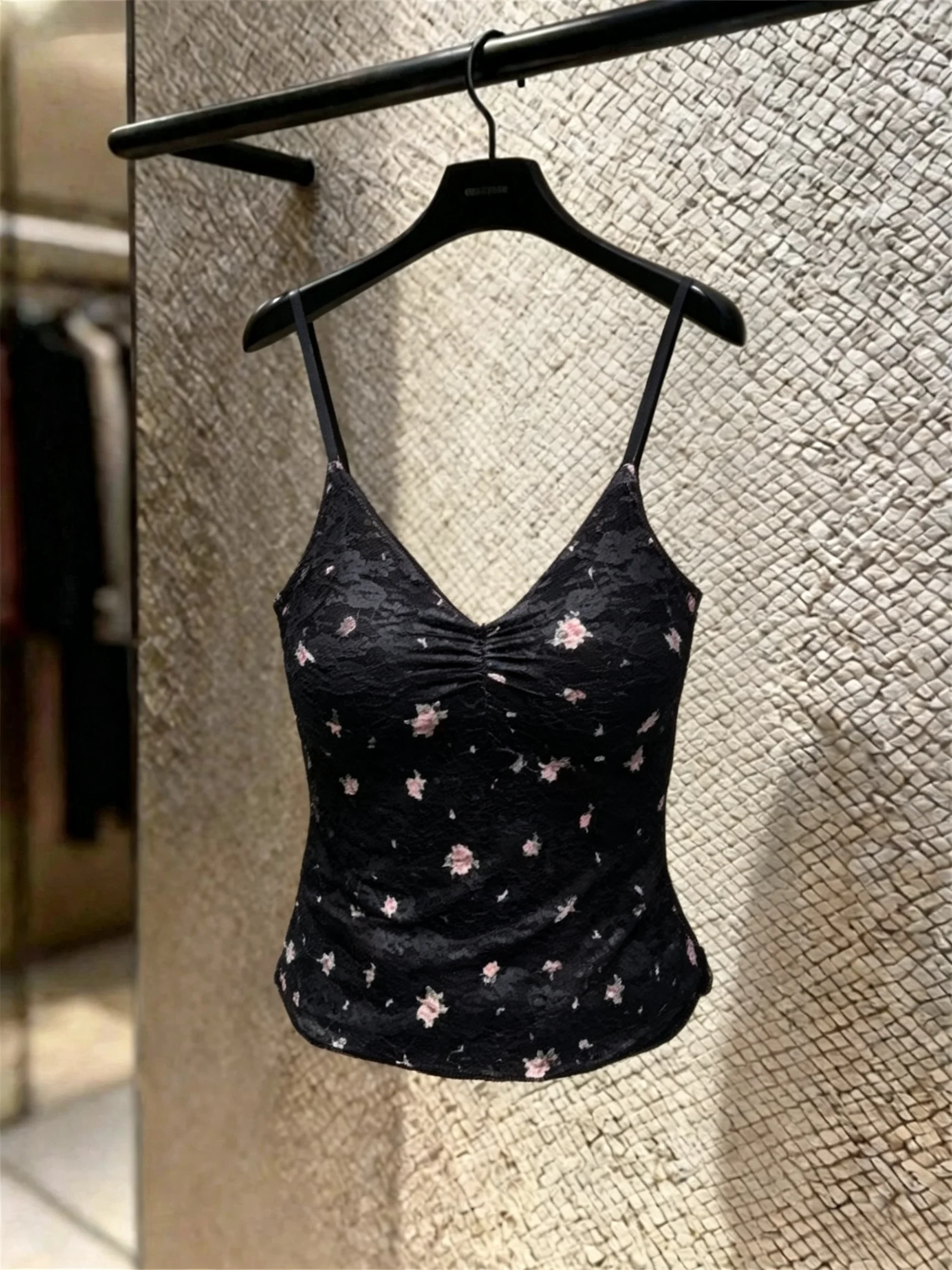 Pure Desire Sexy Lace Floral Strap Vest Women Summer Black V-neck Slim Fit Inner Wear Outer Wear Elegant Top
Pure Desire Sexy Lace Floral Strap Vest Women Summer Black V-neck Slim Fit Inner Wear Outer Wear Elegant Top