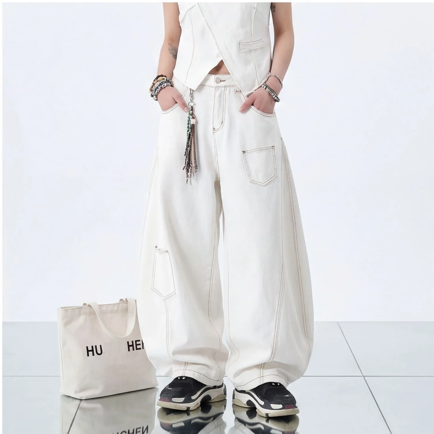 CHIC Hiphop Casual Streetwear Baggy Jeans for Men Loose Pockets White Denim Straight Pants BF Women Wide Leg Trousers Oversized
CHIC Hiphop Casual Streetwear Baggy Jeans for Men Loose Pockets White Denim Straight Pants BF Women Wide Leg Trousers Oversized
