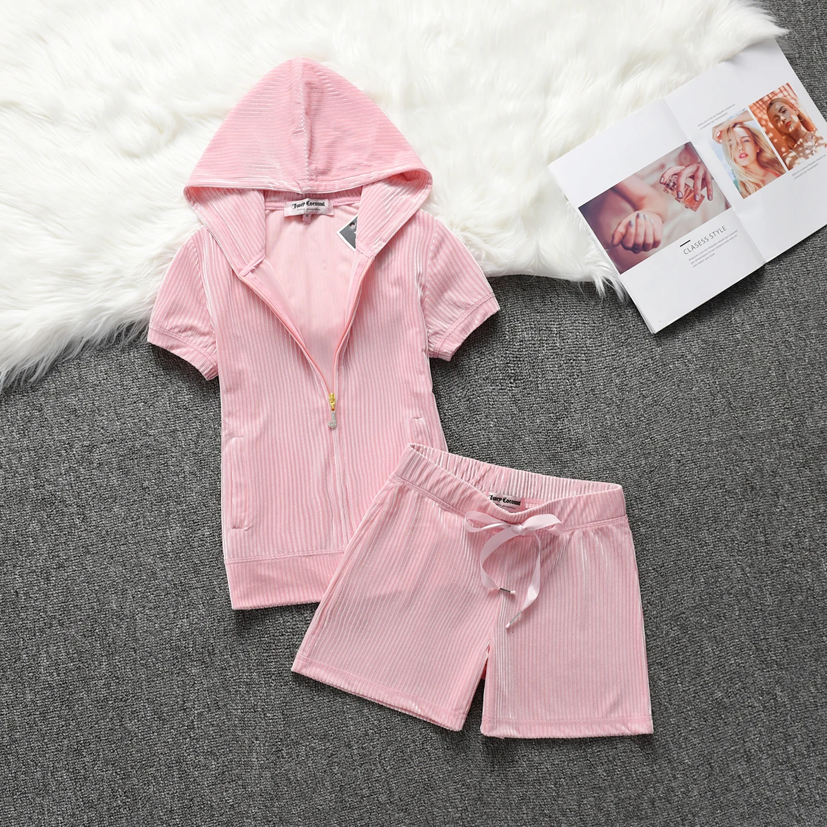 2024 Summer Women Corduroy Set Short Sleeve Top and Shorts Set Velvet Fashion Summer Casual Two Piece Set
2024 Summer Women Corduroy Set Short Sleeve Top and Shorts Set Velvet Fashion Summer Casual Two Piece Set