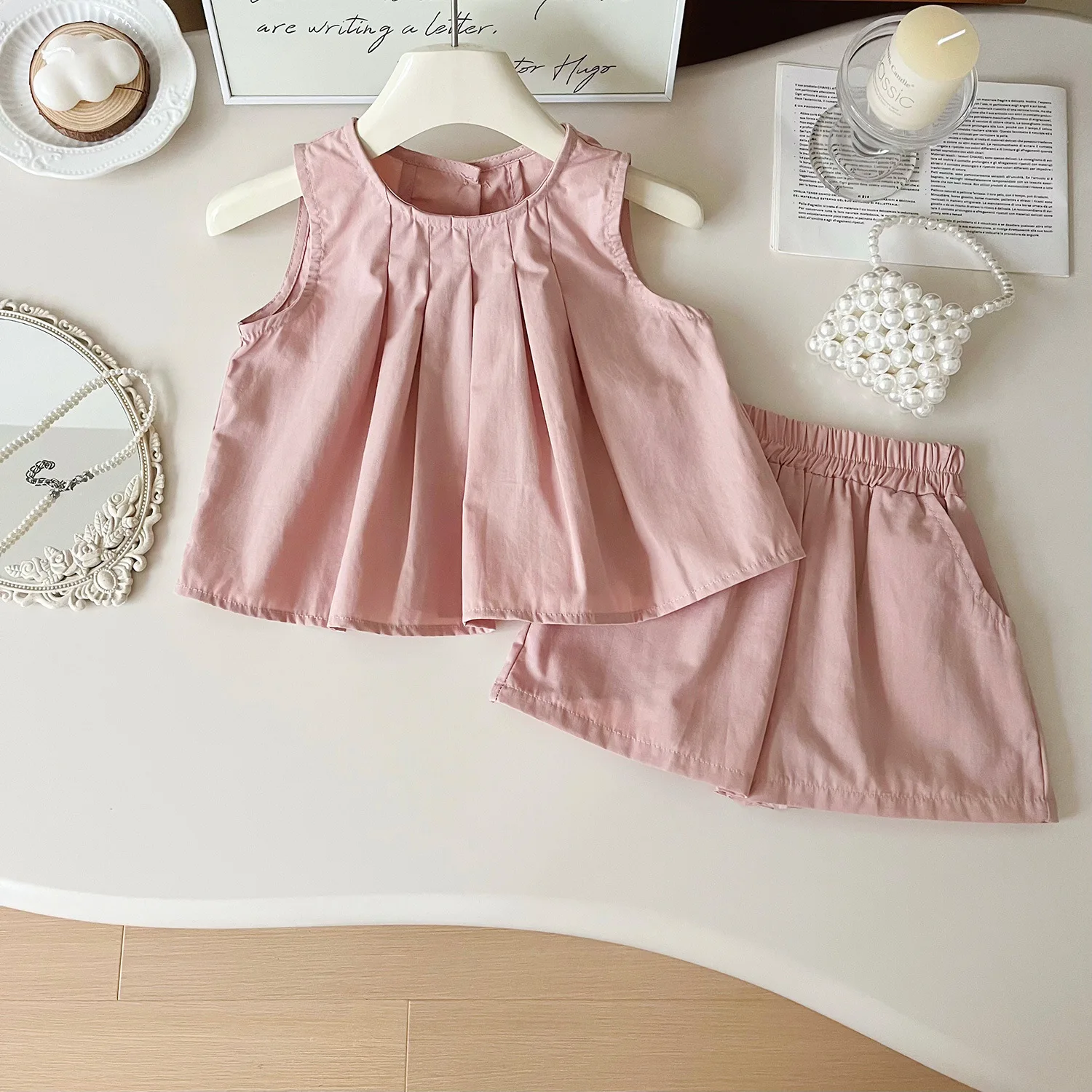 2025 Summer New Korean Version Girls Sleeveless Shorts Two-piece Set Girls Summer Refreshing Set Fashion
2025 Summer New Korean Version Girls Sleeveless Shorts Two-piece Set Girls Summer Refreshing Set Fashion