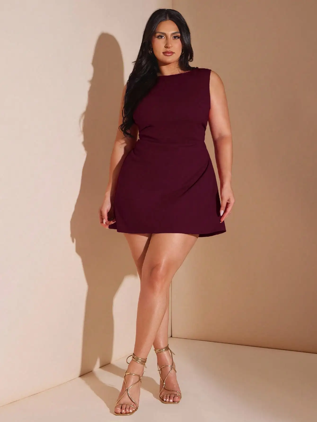 Plus Size Burgundy Ruched Sleeveless Mini Dress for Spring Summer
Plus Size Burgundy Ruched Sleeveless Mini Dress for Spring Summer