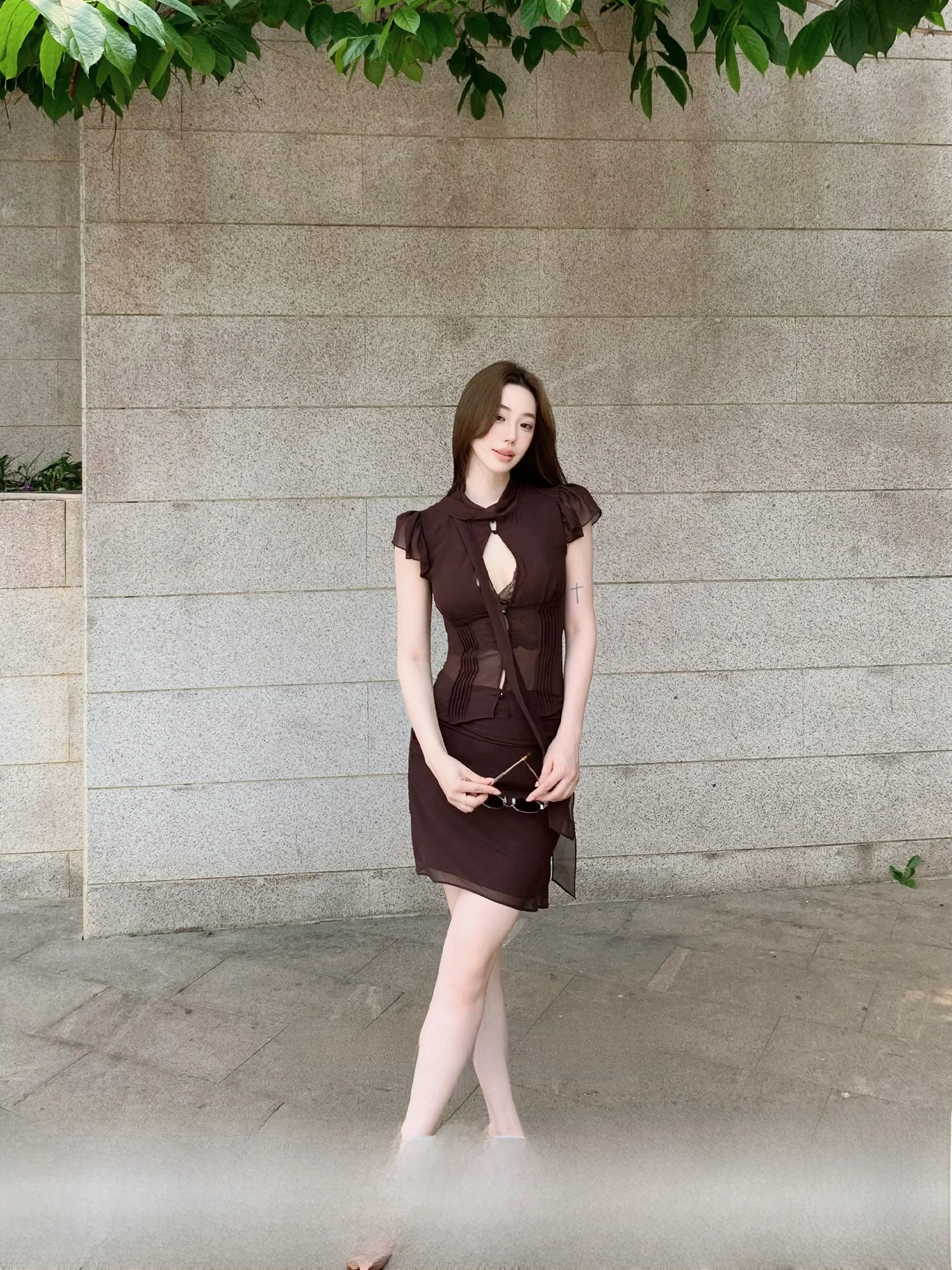 Elegant Hollow out Lace Top with Fish Tail Half Skirt Set Pure Desire Hollow Leaf Design Summer Fashion Women's Outfit
Elegant Hollow out Lace Top with Fish Tail Half Skirt Set Pure Desire Hollow Leaf Design Summer Fashion Women's Outfit