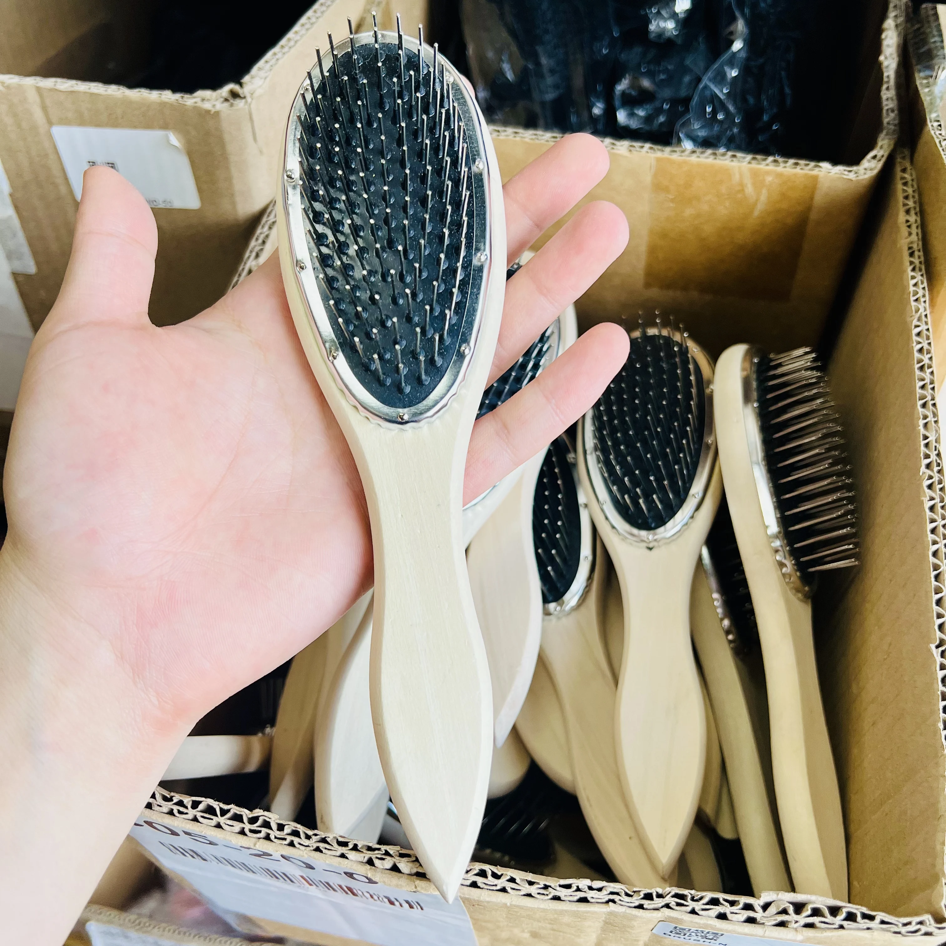 Wooden Handle Detangling Hair Brush Hair Wig Styling Steel Combs Wide-toothed Round Head Massage Brush Barber Metal Comb
Wooden Handle Detangling Hair Brush Hair Wig Styling Steel Combs Wide-toothed Round Head Massage Brush Barber Metal Comb