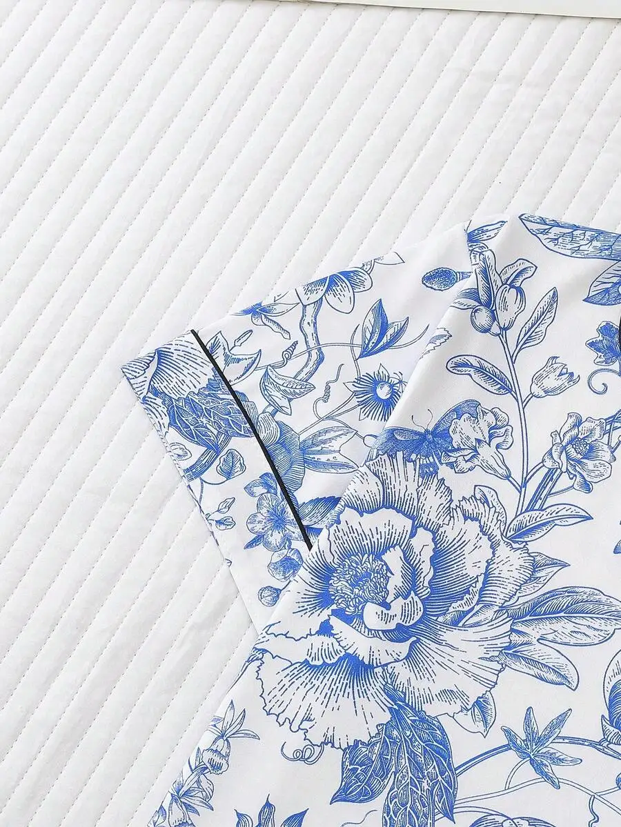 3-Piece Women Sleepwear Set Floral Print Short Sleeve Collared Top And Shorts
3-Piece Women Sleepwear Set Floral Print Short Sleeve Collared Top And Shorts