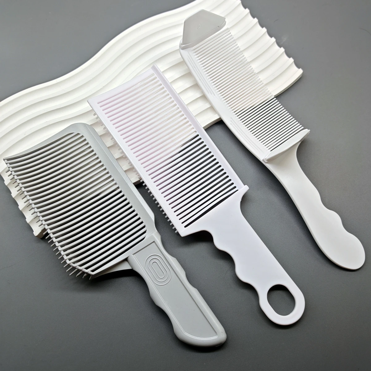 3Pcs Barber Hair Comb Kit Flat Top Hair Cutting Fading Stying Fade Comb Men Fade Brush Salon Hair Tool Accessories
3Pcs Barber Hair Comb Kit Flat Top Hair Cutting Fading Stying Fade Comb Men Fade Brush Salon Hair Tool Accessories