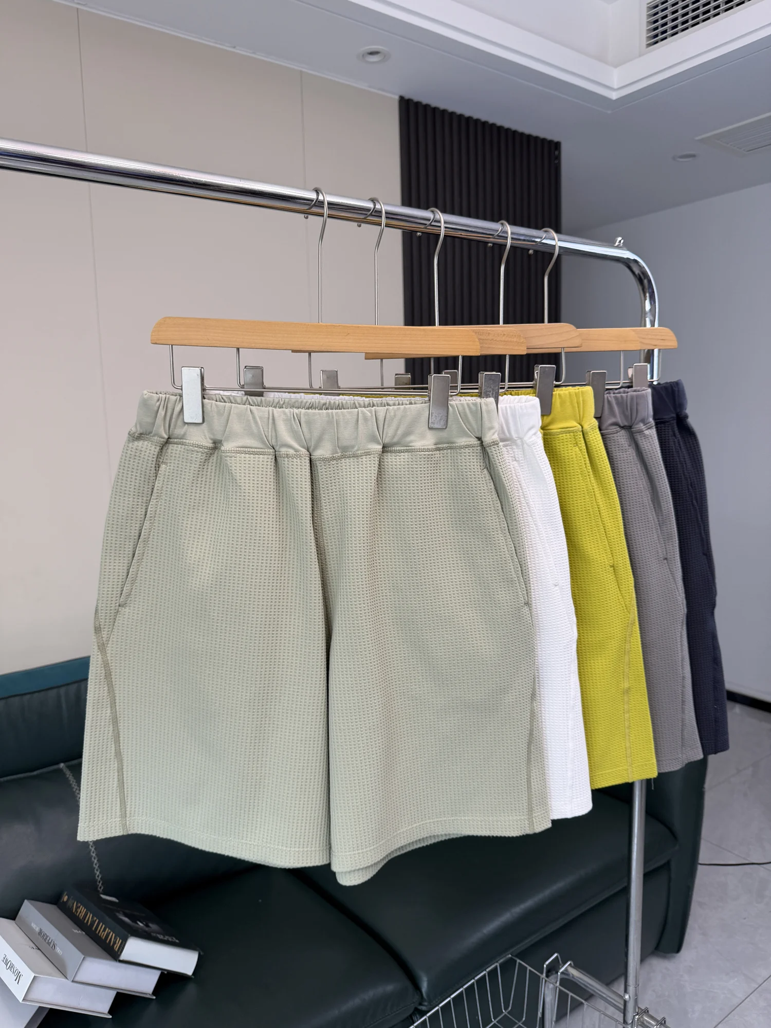 Loose Fit Men's Summer Shorts Elastic Hidden Drawstring Drapey Five-Quarter Length Casual Comfortable Breathable Sweatpants
Loose Fit Men's Summer Shorts Elastic Hidden Drawstring Drapey Five-Quarter Length Casual Comfortable Breathable Sweatpants