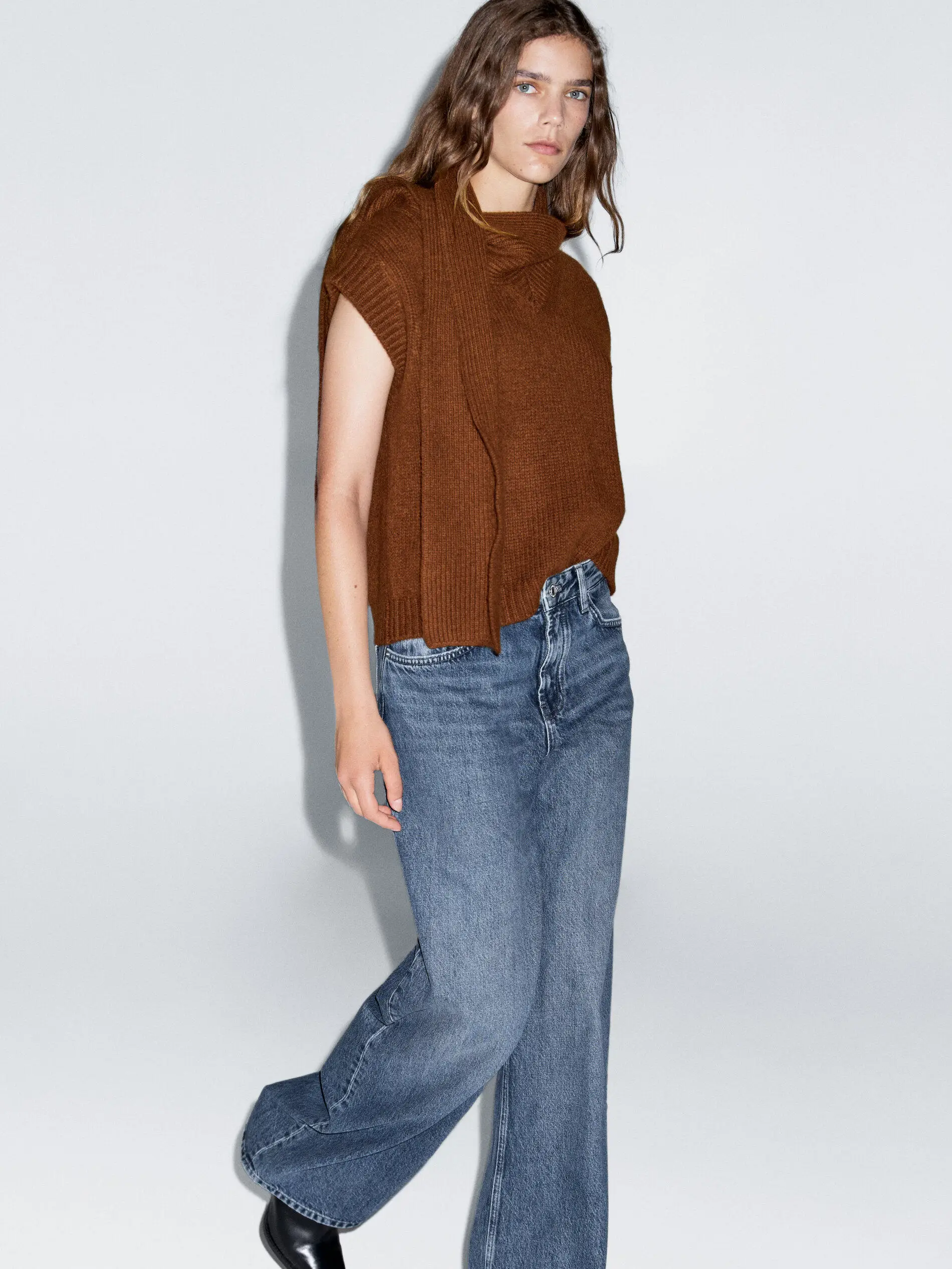Ethereal costume 2026 MD YAZHIMEI spring new style of Ladies' casual fashion V-neck knitted vest with scarf
Ethereal costume 2026 MD YAZHIMEI spring new style of Ladies' casual fashion V-neck knitted vest with scarf