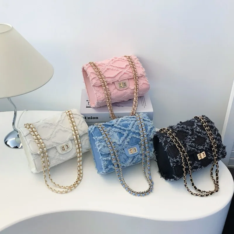 1PC Ladies' fashionable armpit handbag, Featuring an Exquisite Lock And Chain Decoration, Ideal for Those Prefer This Bag Style
1PC Ladies' fashionable armpit handbag, Featuring an Exquisite Lock And Chain Decoration, Ideal for Those Prefer This Bag Style