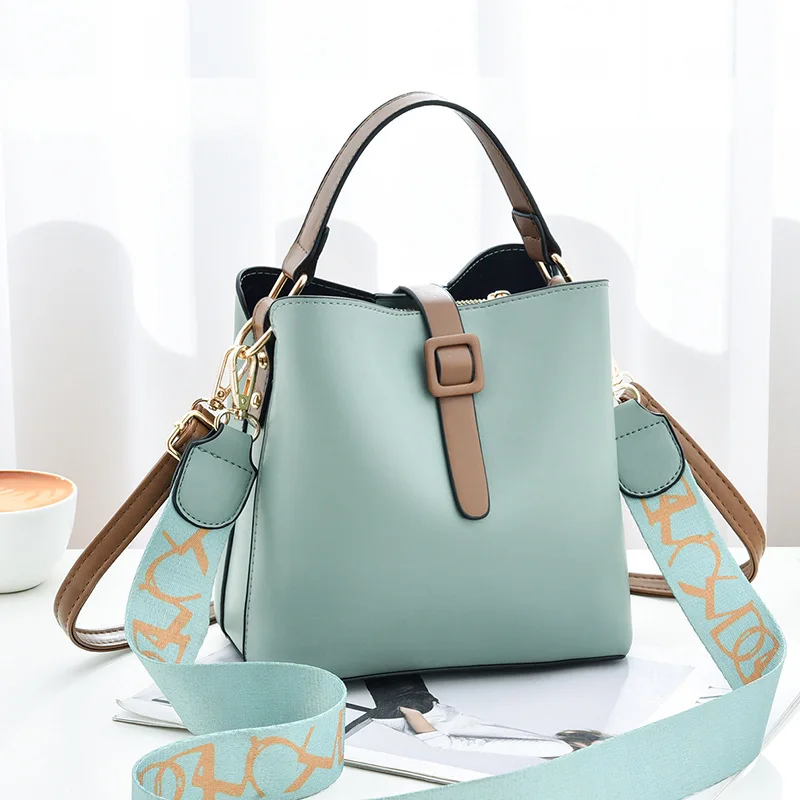 Faionable Large Capaci Buet Bag Women's oulder Bag with Wide Strap Handbag Crossbody Bag Daily Use Soft PU Leather
Faionable Large Capaci Buet Bag Women's oulder Bag with Wide Strap Handbag Crossbody Bag Daily Use Soft PU Leather