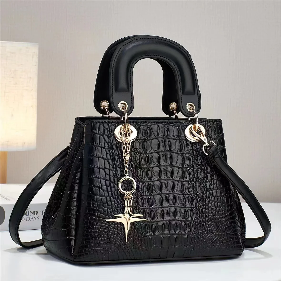High Quality Luxury Brand Designer Leather Handbags Shoulder Bag For Women Hand Bag Crocodile Totes Purses Ladies Messenger Bags
High Quality Luxury Brand Designer Leather Handbags Shoulder Bag For Women Hand Bag Crocodile Totes Purses Ladies Messenger Bags