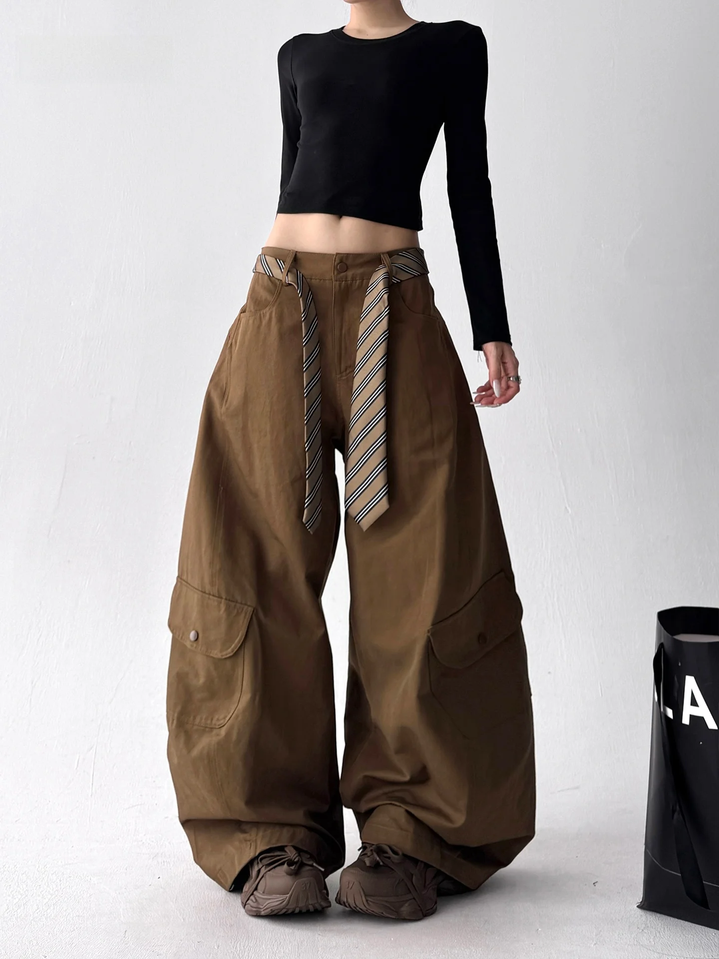 High Waist Wide Leg Workwear Pants Women's Loose Fit Casual Trousers Korean Sle Early Autumn New Arrival Versatile Slimming
High Waist Wide Leg Workwear Pants Women's Loose Fit Casual Trousers Korean Sle Early Autumn New Arrival Versatile Slimming