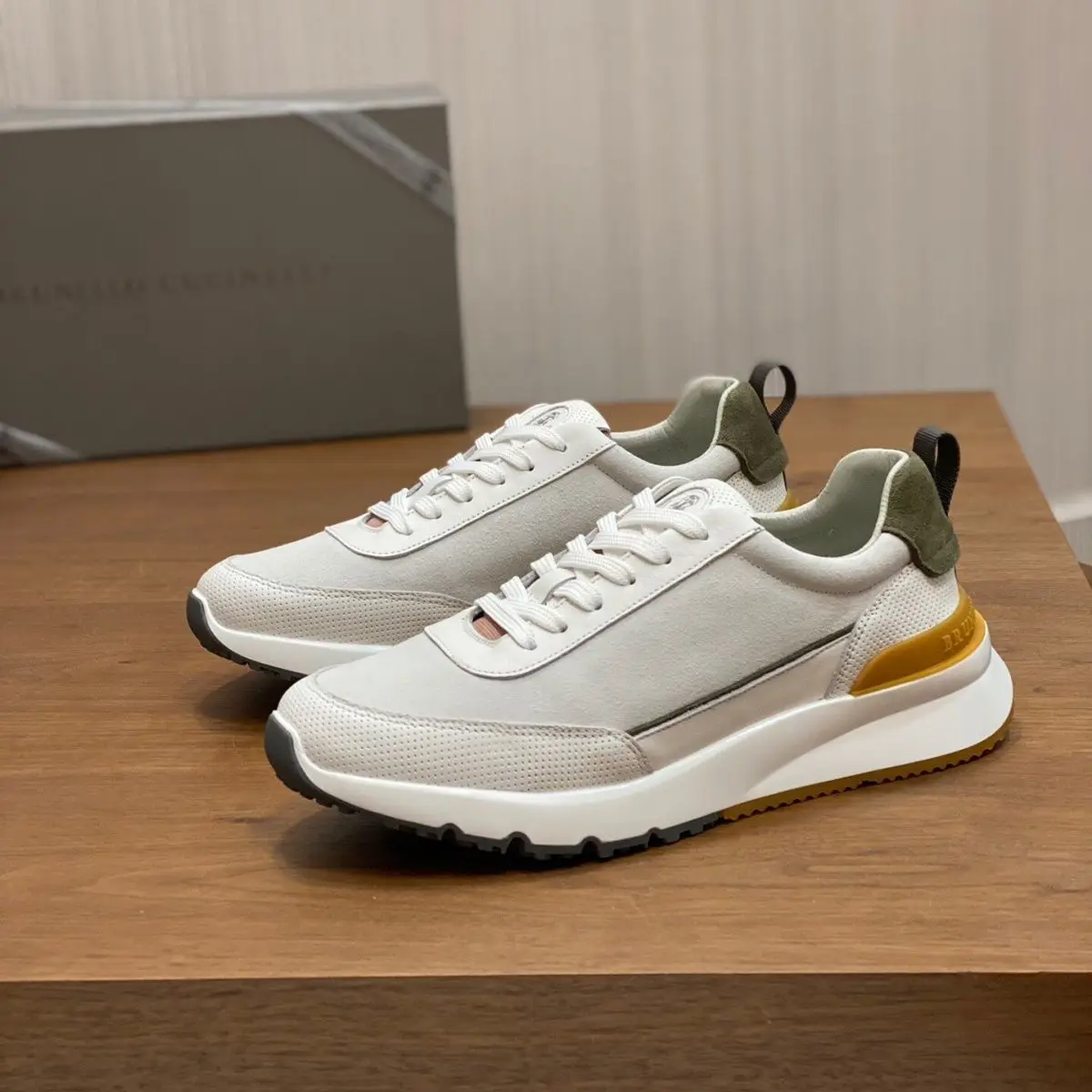 Men's professional running shoes non-slip outdoor shoes New leather breathable sneakers Men's comfortable lightweight sneakers
Men's professional running shoes non-slip outdoor shoes New leather breathable sneakers Men's comfortable lightweight sneakers