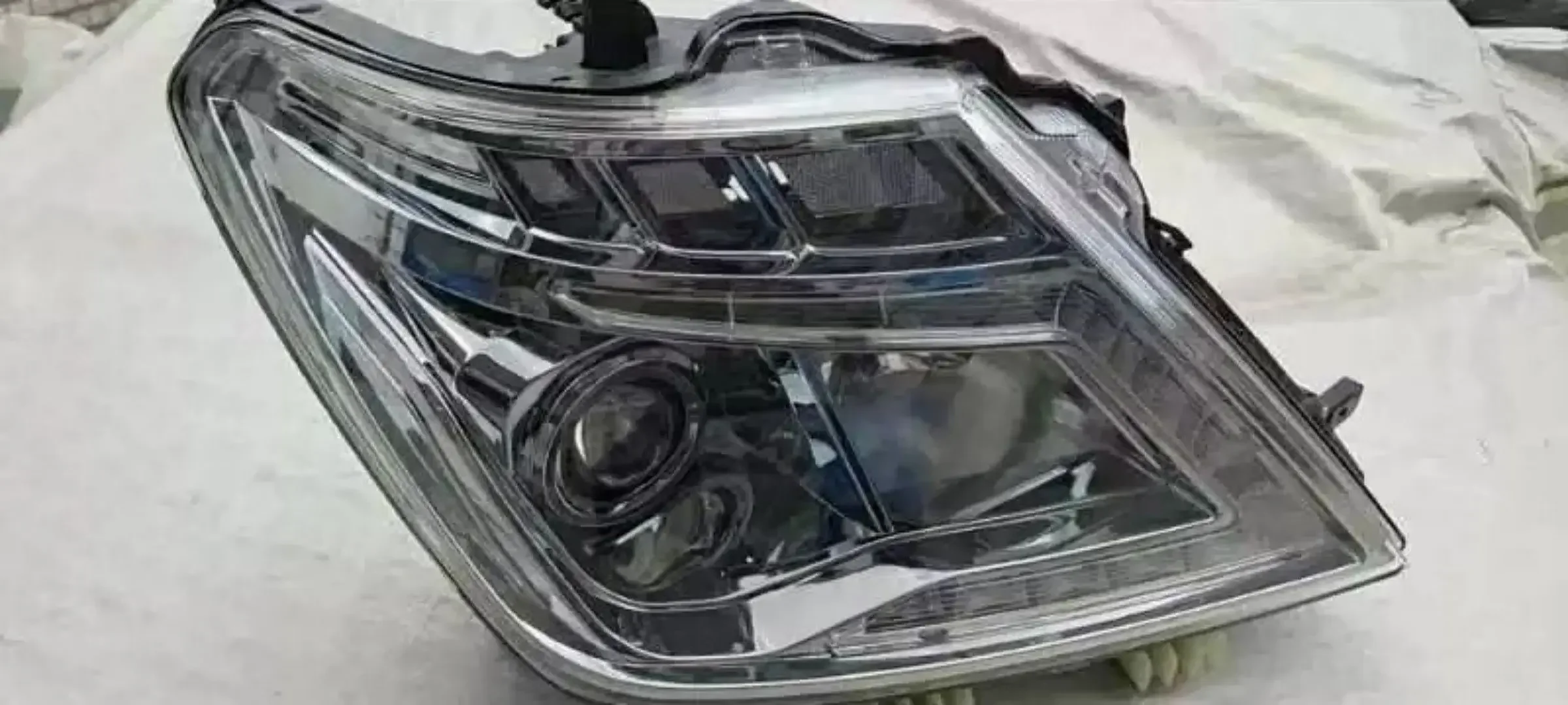 Фара автомобиля в сборе для Nissan Patrol, линза «ангельские глазки», указатель поворота ближнего и дальнего света
Фара автомобиля в сборе для Nissan Patrol, линза «ангельские глазки», указатель поворота ближнего и дальнего света