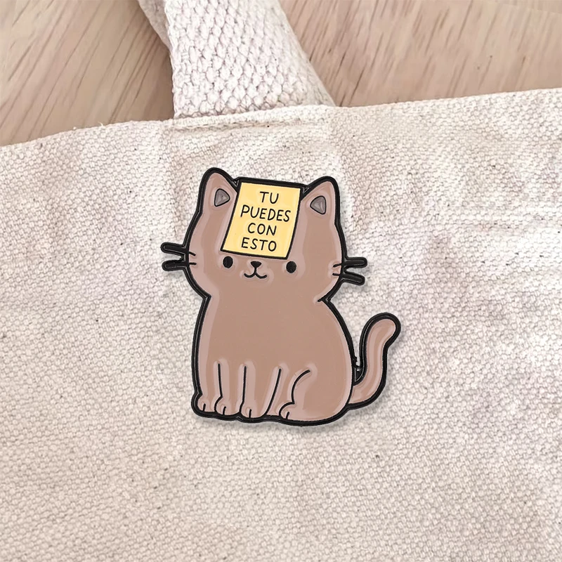 TU PUEDES CON ESTO Enamel Pin Encouragement Cat Note Brooch Spanish Motivational Lapel Backpack Badge Gift
TU PUEDES CON ESTO Enamel Pin Encouragement Cat Note Brooch Spanish Motivational Lapel Backpack Badge Gift