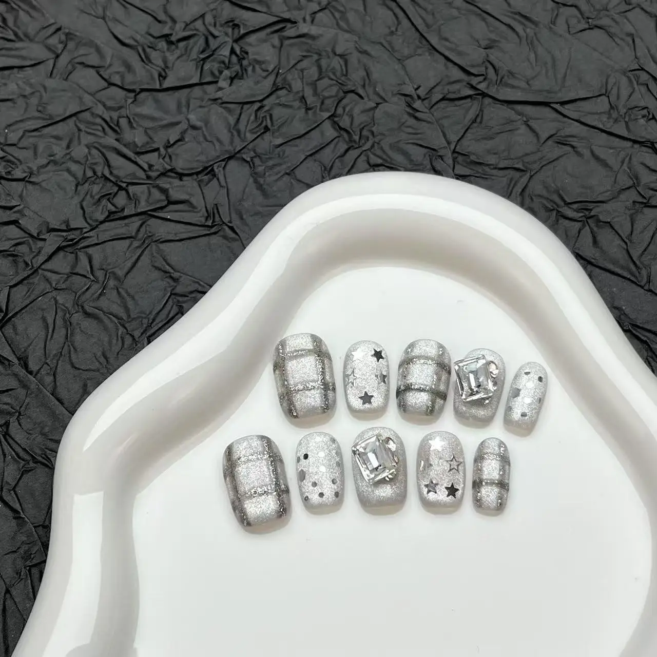 10Pcs Handmade Press on Fake Nails Cat's Eye Shiny Powder Grid Full Cover Rhinestone Ballerina False Nails Wearable Manicure Tip
10Pcs Handmade Press on Fake Nails Cat's Eye Shiny Powder Grid Full Cover Rhinestone Ballerina False Nails Wearable Manicure Tip