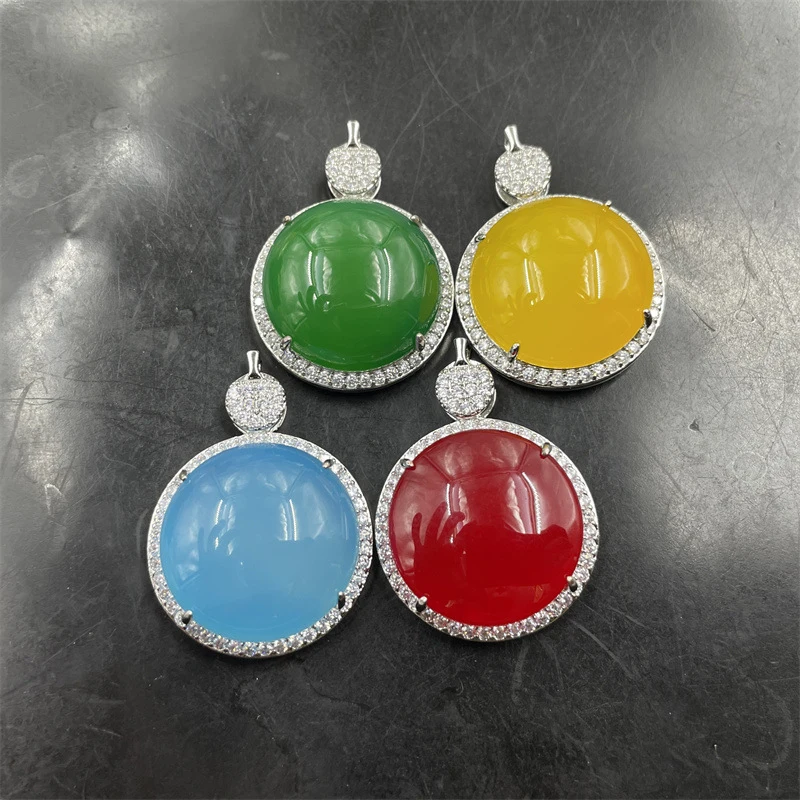 Affordable Jade Products New inlaid chrysoprase round pendant Heart-protecting mirror pendant Sweater chain with jade pendant
Affordable Jade Products New inlaid chrysoprase round pendant Heart-protecting mirror pendant Sweater chain with jade pendant