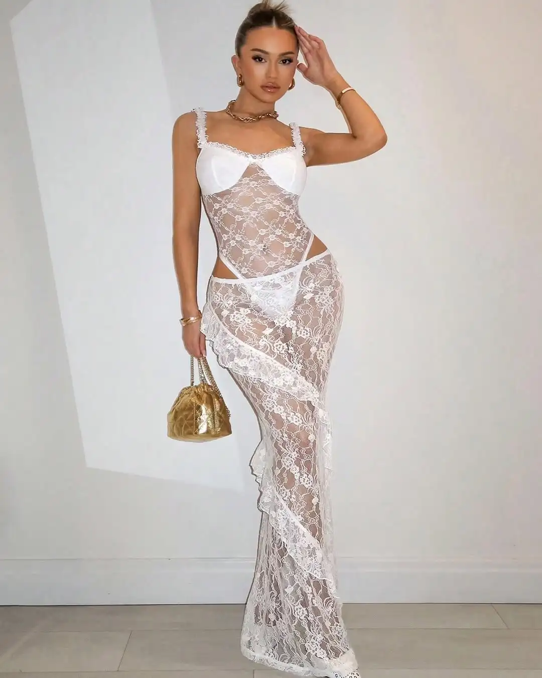 Fashionable Women's Long Dress Chic White Design with Intricate Lace Detail Perfect for Beach Wear Pool Parties Summer Getaways
Fashionable Women's Long Dress Chic White Design with Intricate Lace Detail Perfect for Beach Wear Pool Parties Summer Getaways