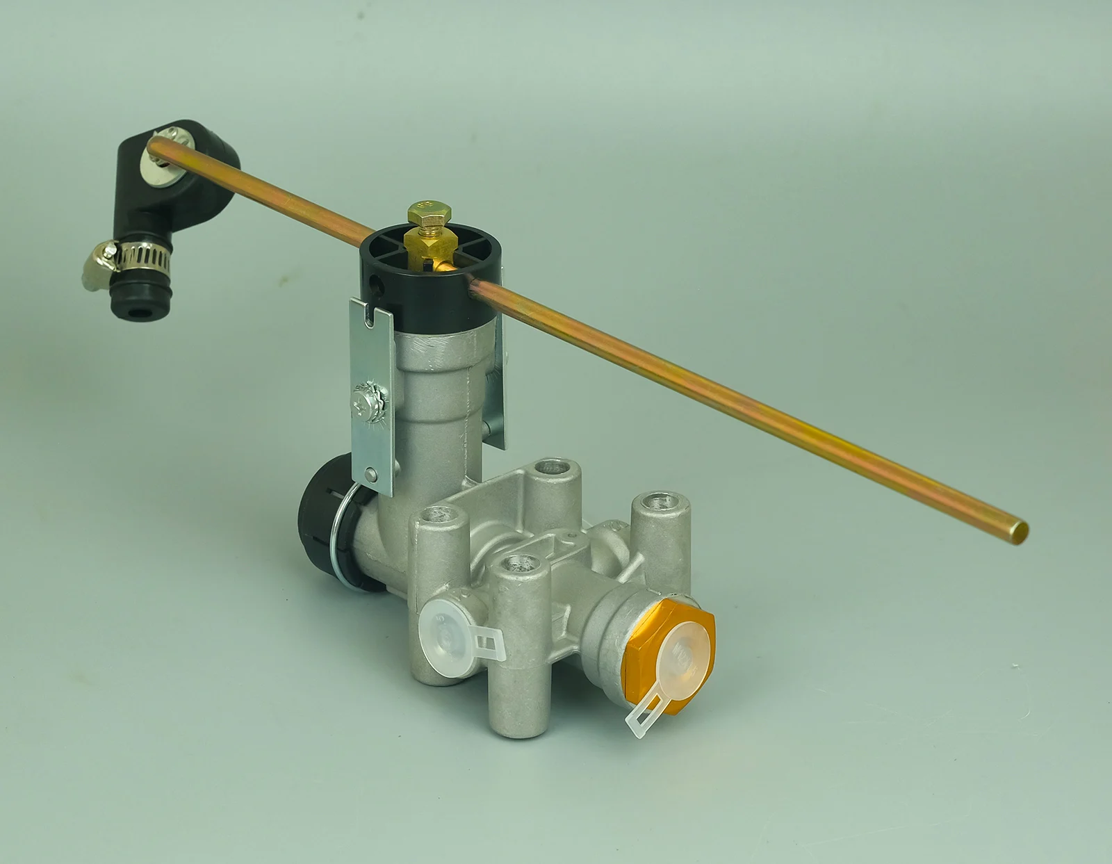 HIGH QUALITY LEVELLING VALVE OE 4640060020 for truck
HIGH QUALITY LEVELLING VALVE OE 4640060020 for truck