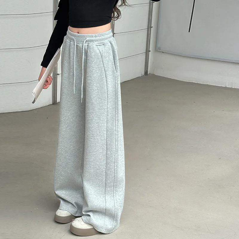 Повседневные спортивные штаны на шнурке для девочек, спортивные длинные брюки свободного кроя, широкие брюки на осень, подходят для занятий подростковым спортом
Повседневные спортивные штаны на шнурке для девочек, спортивные длинные брюки свободного кроя, широкие брюки на осень, подходят для занятий подростковым спортом