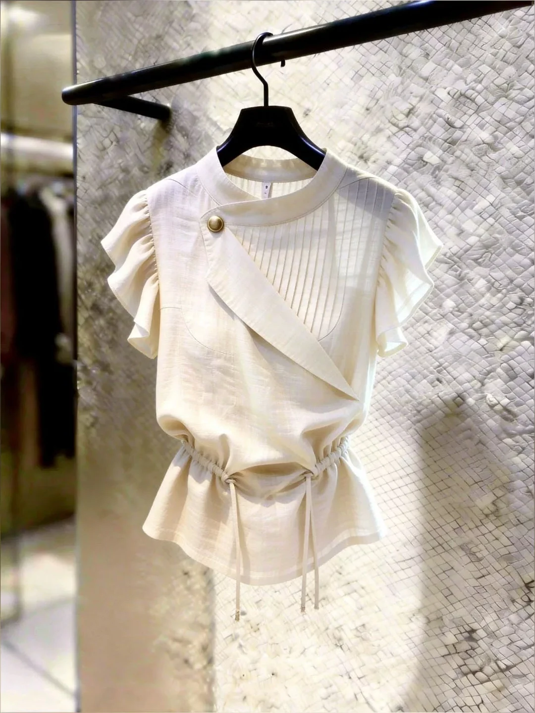 Versatile Commute Shirt 2026 Summer Waist-Cinching Belt Design Korean Style Straight Cut Gentle Personality Pure Color Top
Versatile Commute Shirt 2026 Summer Waist-Cinching Belt Design Korean Style Straight Cut Gentle Personality Pure Color Top
