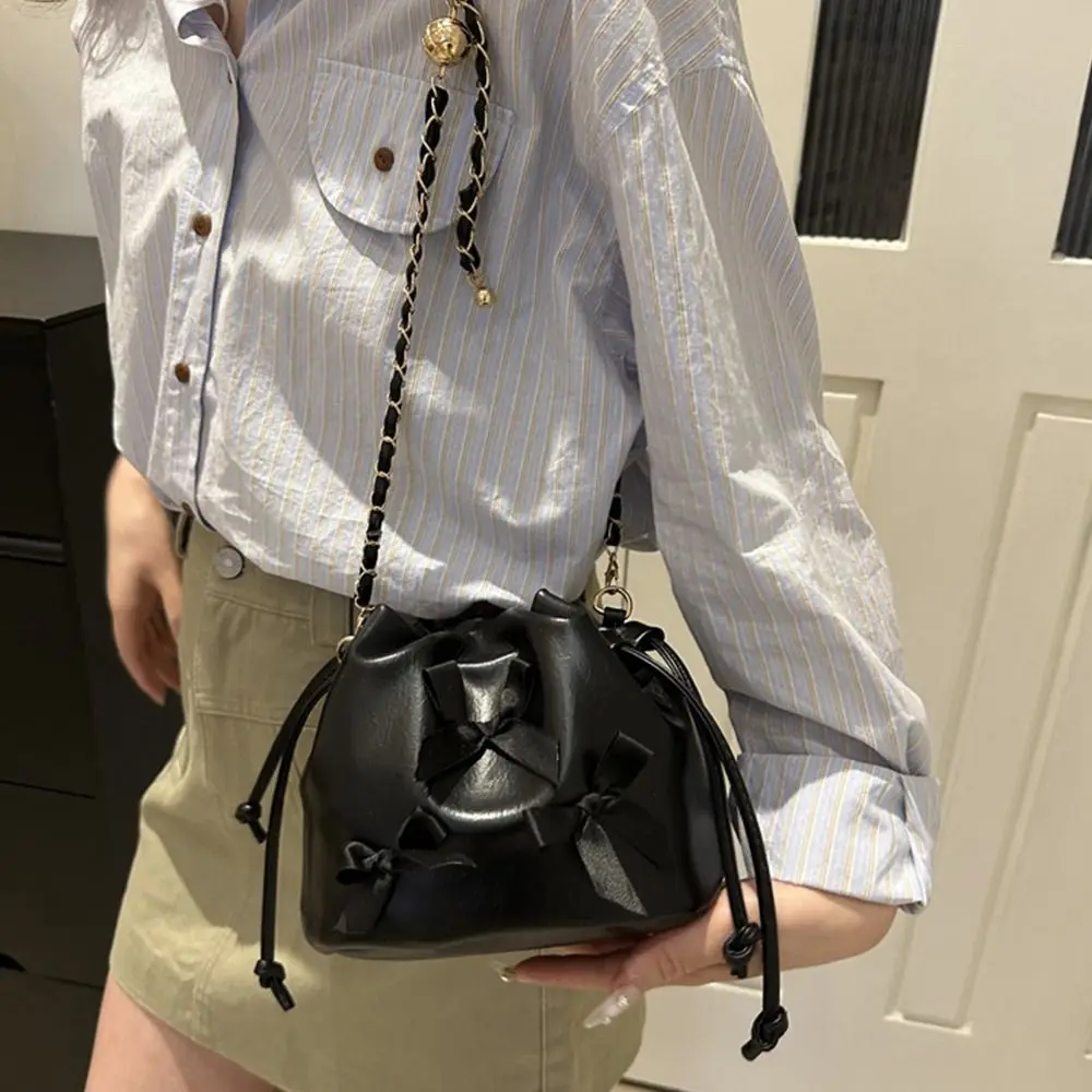 Portable Chain Drawstring Bucket Bag Ins Style Light Luxury Bow Crossbody Bags Pure Color Magnetic Buckle Shoulder Bag Outdoor
Portable Chain Drawstring Bucket Bag Ins Style Light Luxury Bow Crossbody Bags Pure Color Magnetic Buckle Shoulder Bag Outdoor