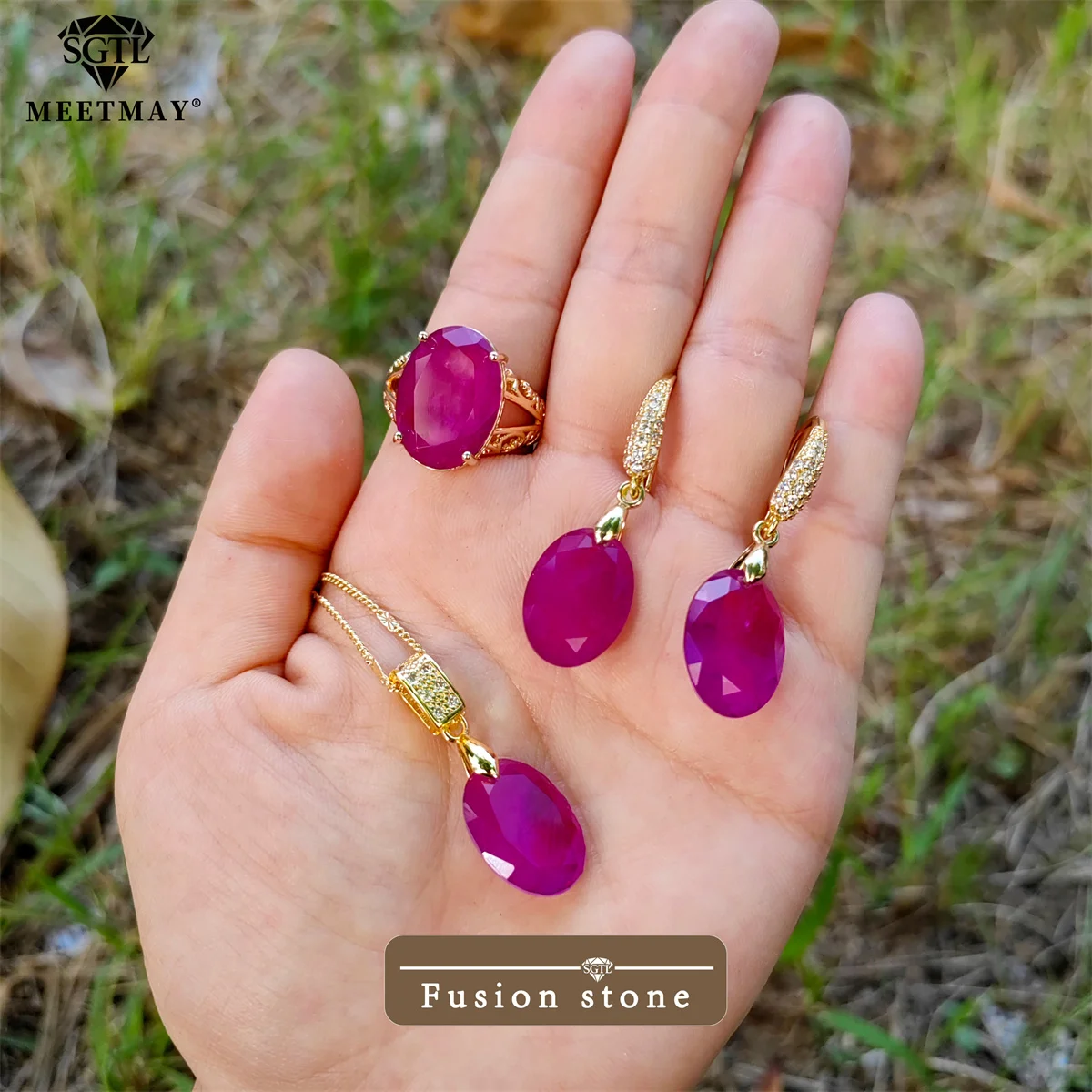 Oval purple crystal fusion stone back is natural crystal stone Necklace Earrings Rings Jewelry set elegant women‘s jewelry
Oval purple crystal fusion stone back is natural crystal stone Necklace Earrings Rings Jewelry set elegant women‘s jewelry