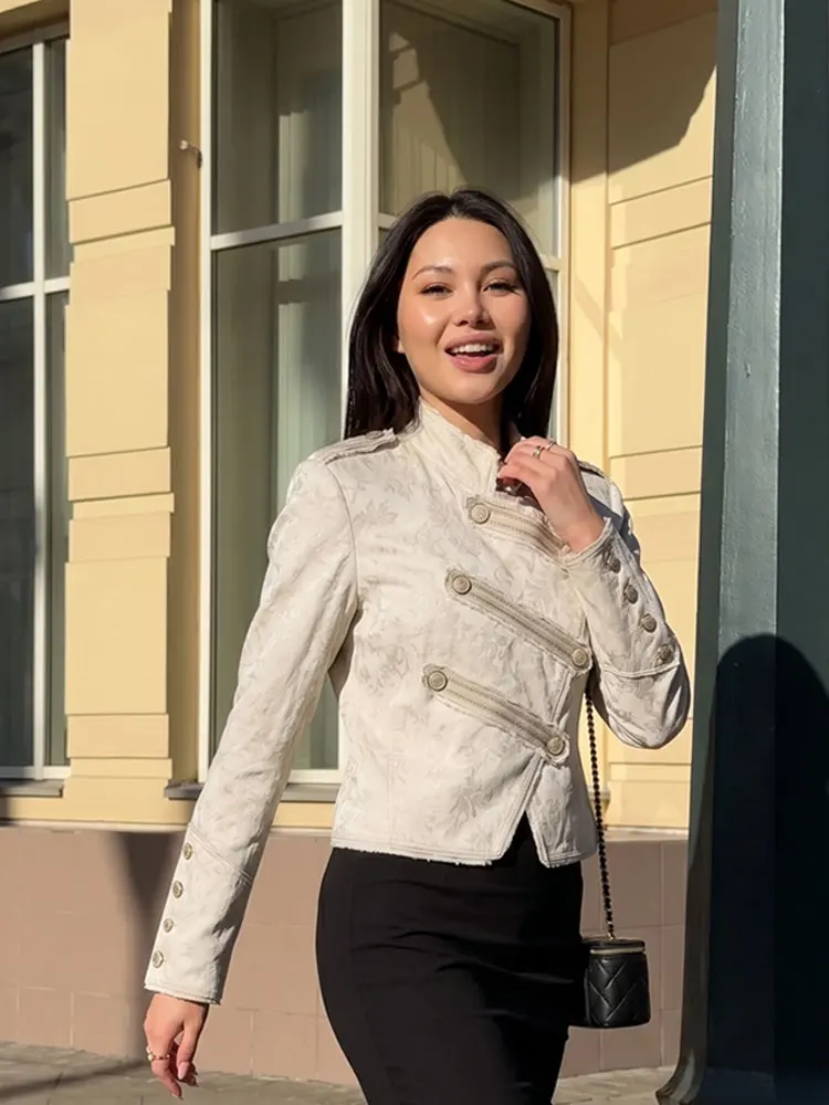 HH Women Fashion Casual Stand Collar Jacquard Long Sleeve Beige Jacket Spring 2026 Elegant Short Coat Vintage Buttons Outwear
HH Women Fashion Casual Stand Collar Jacquard Long Sleeve Beige Jacket Spring 2026 Elegant Short Coat Vintage Buttons Outwear