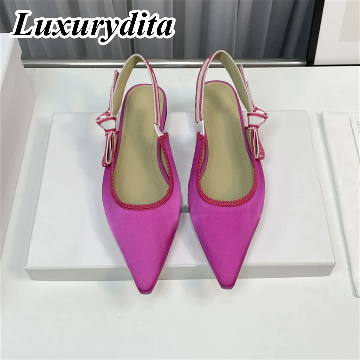 Top Quality Luxury Womens Sandal Casual Lace Flat Fashion Embroidered Muller Shoes Designer Silk Leather Soled High Heel
Top Quality Luxury Womens Sandal Casual Lace Flat Fashion Embroidered Muller Shoes Designer Silk Leather Soled High Heel