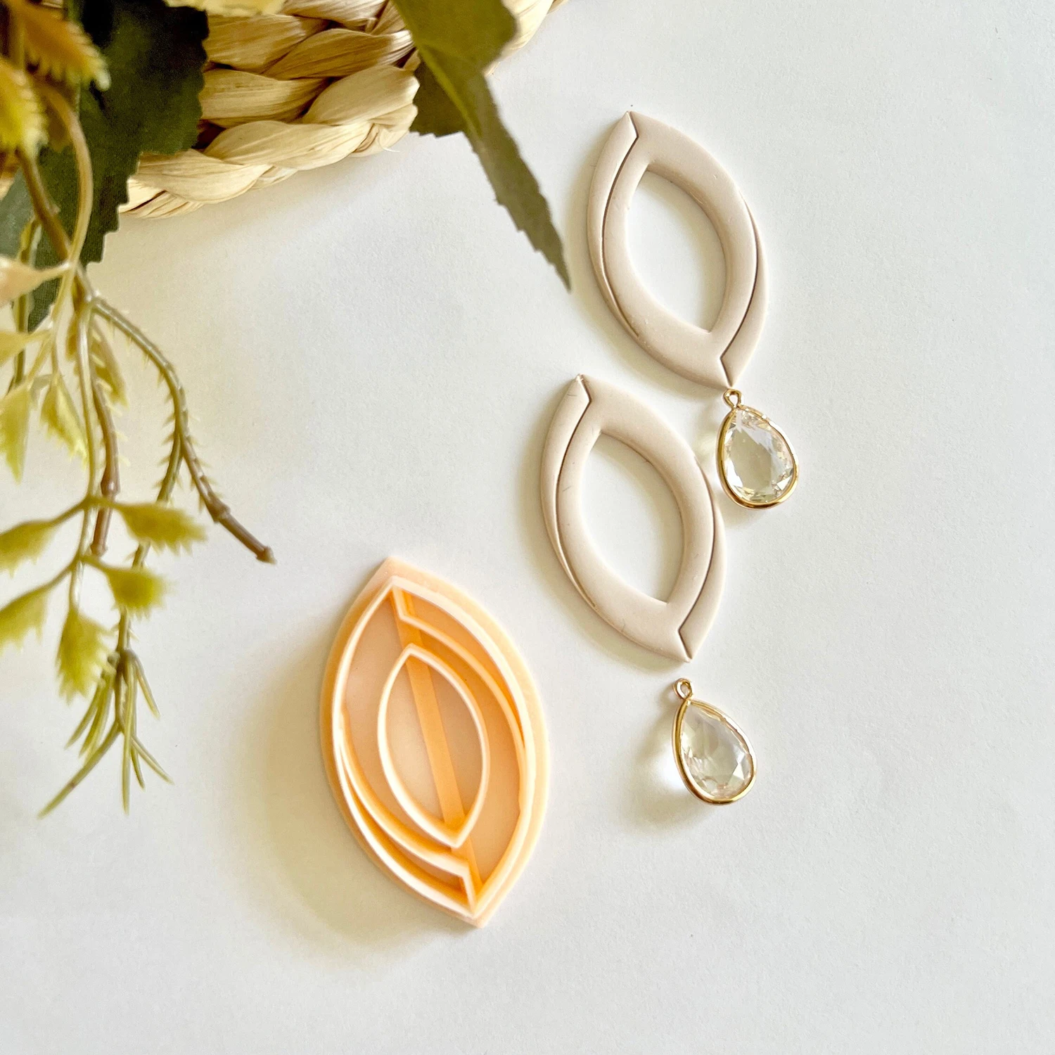INS Earrings Polymer Clay Cutter Irregular Geometry Jewelry Brooches Embossing Cutting Die Soft Pottery DIY Earrings Mold
INS Earrings Polymer Clay Cutter Irregular Geometry Jewelry Brooches Embossing Cutting Die Soft Pottery DIY Earrings Mold