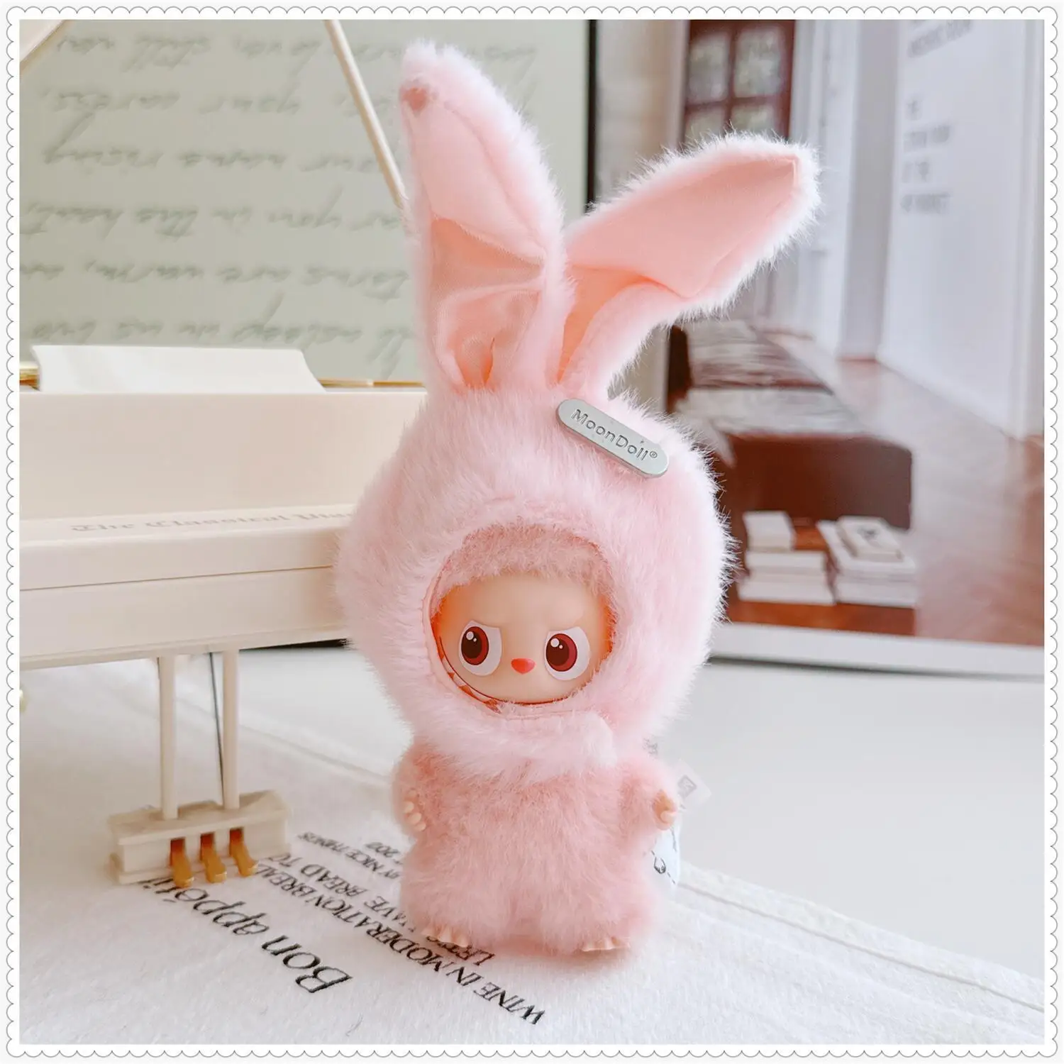 Мини Labubu 4-го поколения 4,0 серии Heart Code, комплект из 2 предметов, повседневный вязаный комплект в стиле преппи, ретро игривый красный клетчатый комбинезон с комплектом футболок 
Мини Labubu 4-го поколения 4,0 серии Heart Code, комплект из 2 предметов, повседневный вязаный комплект в стиле преппи, ретро игривый красный клетчатый комбинезон с комплектом футболок