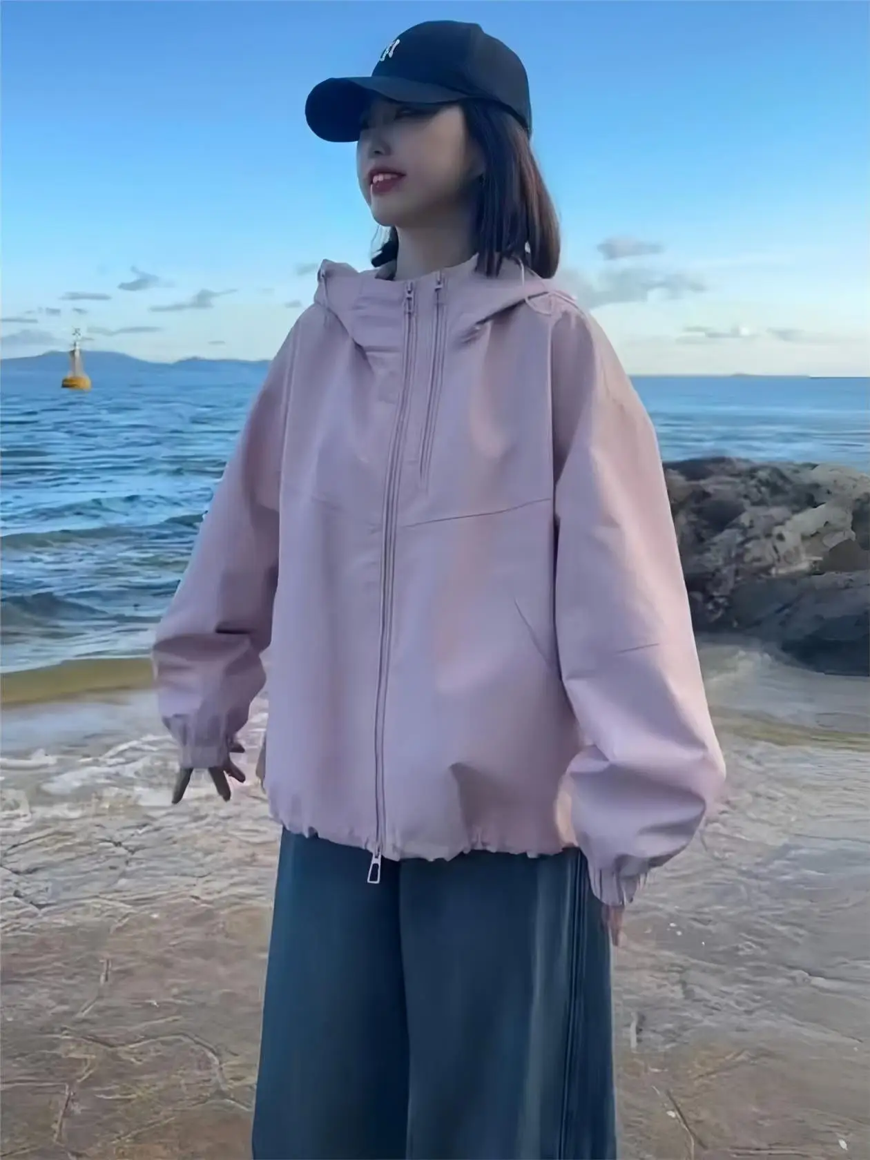 Повседневное женское джето с капюшоном и двойной молнией, цветная длина, осеннее новое универсальное пальто для отдыха, модный топ 
Повседневное женское джето с капюшоном и двойной молнией, цветная длина, осеннее новое универсальное пальто для отдыха, модный топ