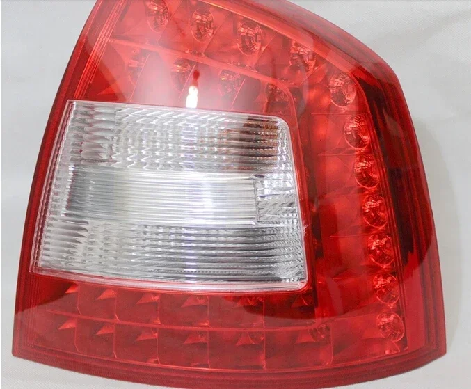 For after the old Skoda Octavia for Xin Rui taillight tail lamp shade after reversing lights shell taillight,
For after the old Skoda Octavia for Xin Rui taillight tail lamp shade after reversing lights shell taillight,